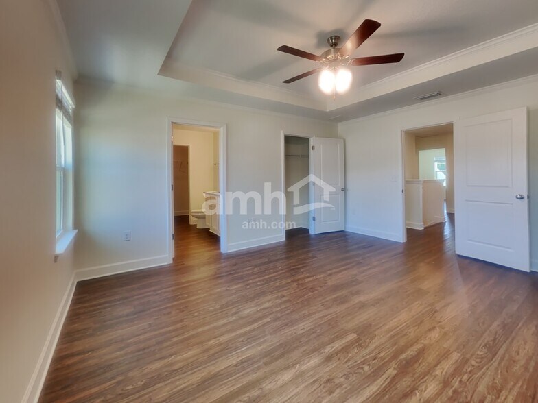 Building Photo - 5780 Hampton Creek Rd
