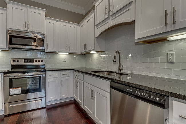 Brand new appliances - 818 Columbiana Rd