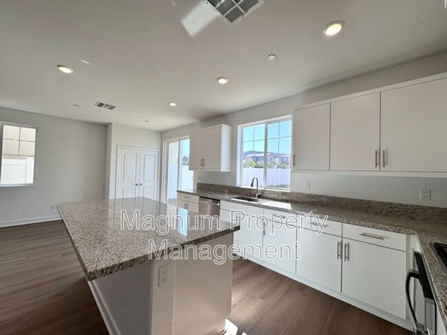 Building Photo - 30769 Valley Heights Dr.