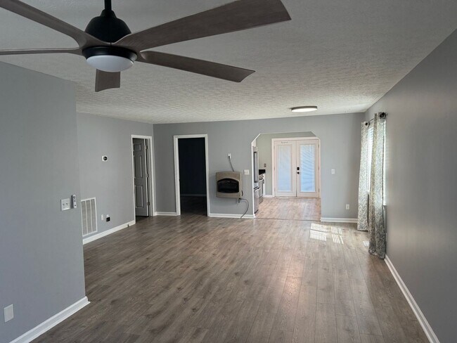 Building Photo - 80 Collins Ln