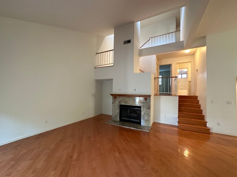 Living Room - 500 Garfield Ave