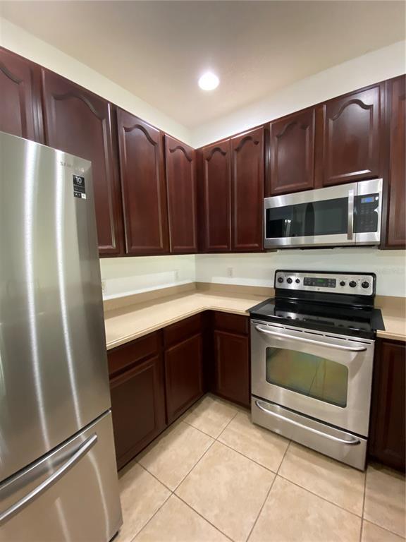 Building Photo - 10285 Park Commons Dr