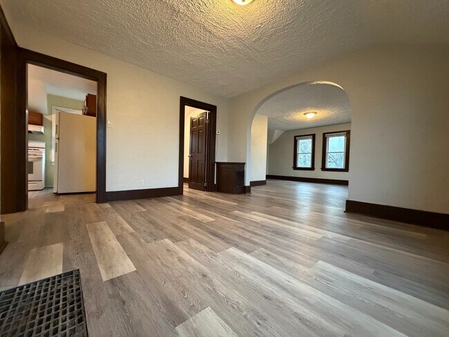 Building Photo - Affordable 1-Bedroom Apartment | Utilities Included | No Laundry