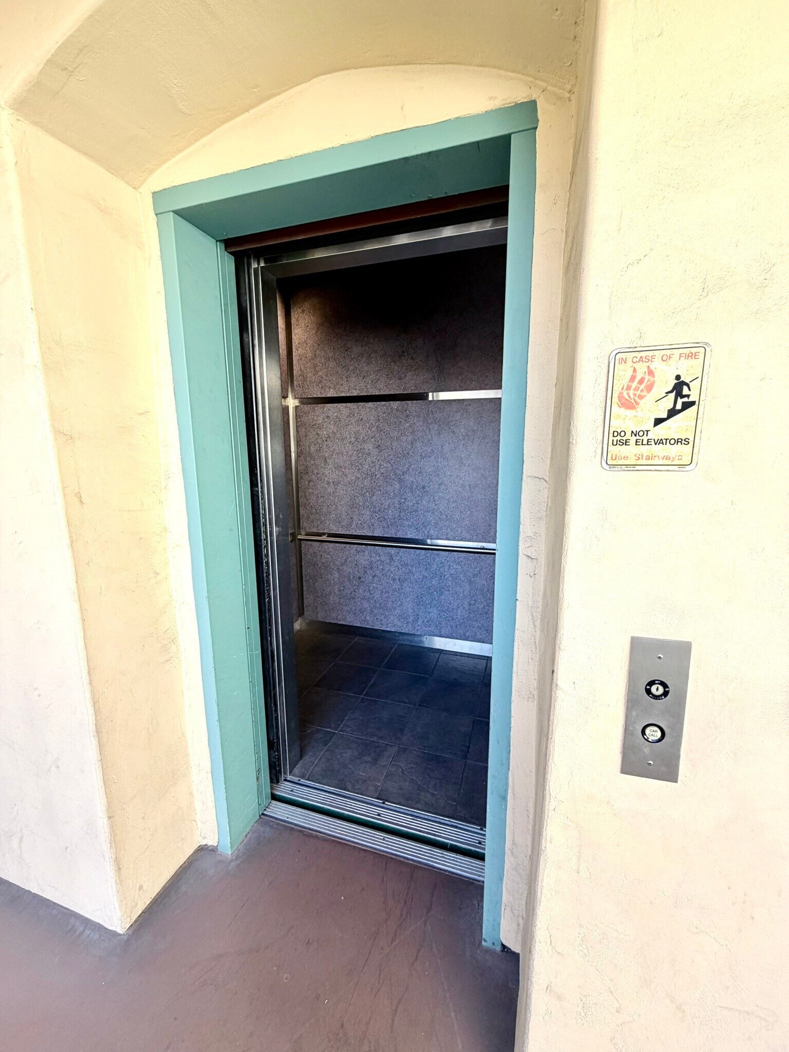 Building Photo - 1430 Colby Ave