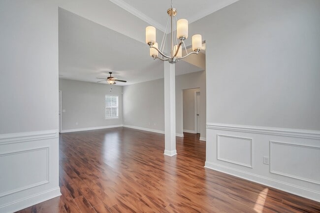 Building Photo - 486 Thorp Circle