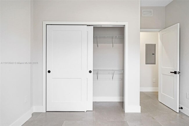 Building Photo - 4309 E 8th Ct