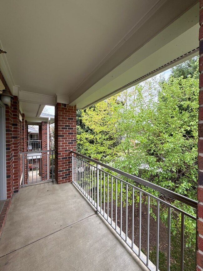 Building Photo - Elizabeth Townhome - T.R. Lawing Realty Property