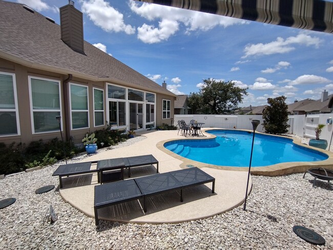 Building Photo - Beautiful 4 bedroom with a pool!!!