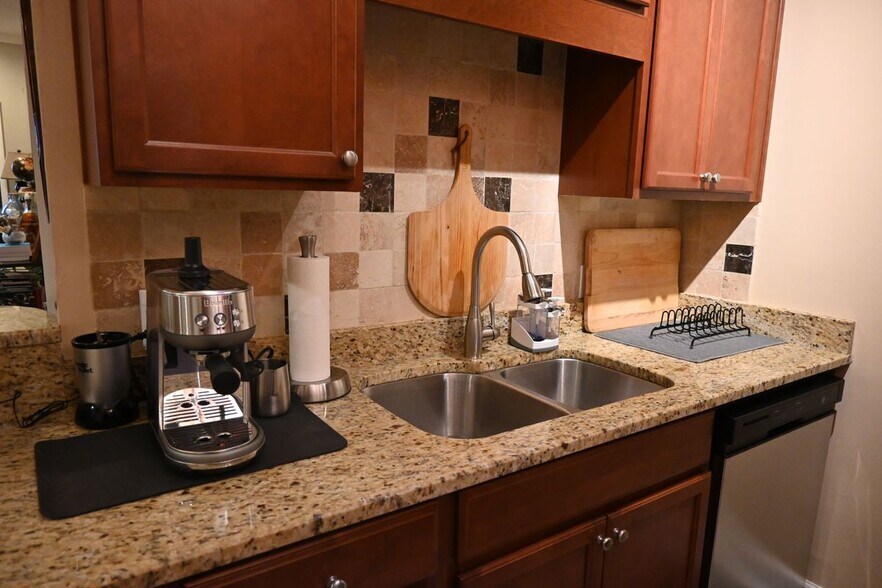 Building Photo - 2921 Lenox Rd NE