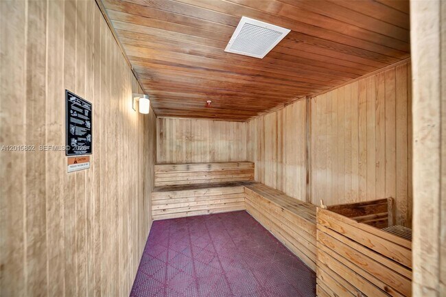 Building Photo - 401 SW 4th Ave