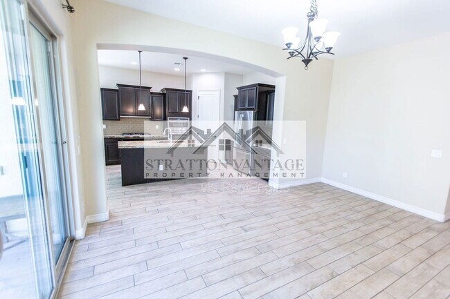 Building Photo - 2883 E Ebony Dr