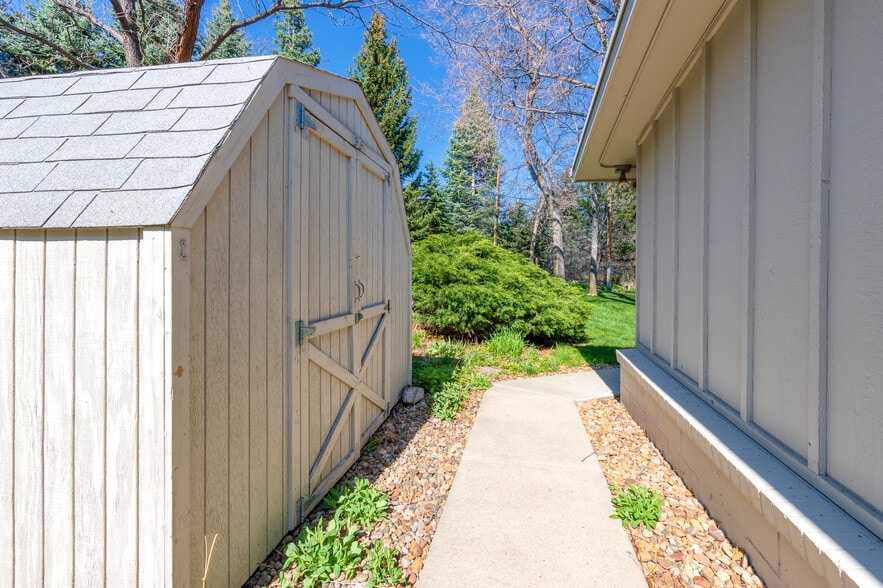 Building Photo - 565 Jack Pine Ct