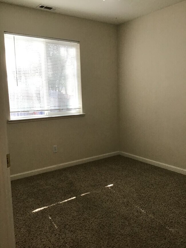 Building Photo - Condo in Diamond Springs