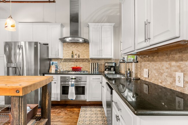 Building Photo - 15058 Lake Paula Dr