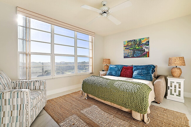 Building Photo - 575 Oaks Ln