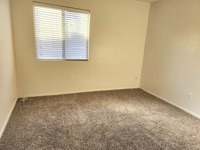 Building Photo - Rental Home Available in Surprise!