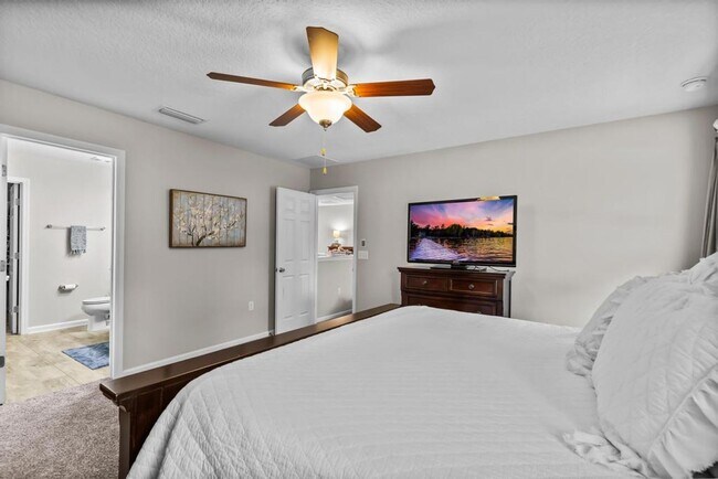 Building Photo - Spacious Home in Prime Location!