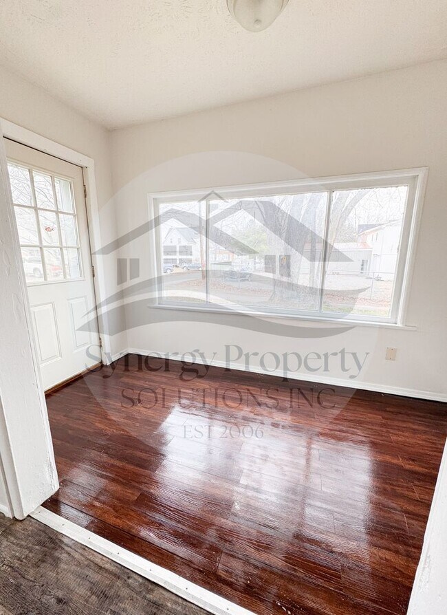 Building Photo - Martha Ave 23 - 23 1/2