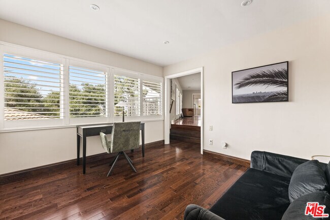 Building Photo - 3200 Oakley Dr