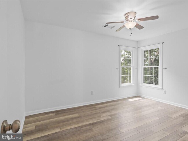 Building Photo - 1518 Summerset Pl