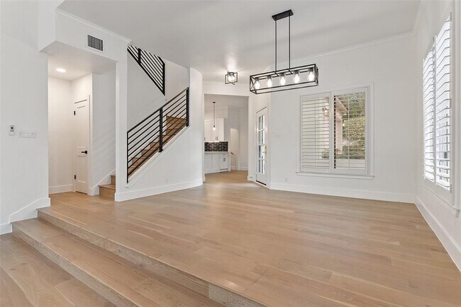 Building Photo - 4231 Westlake Dr