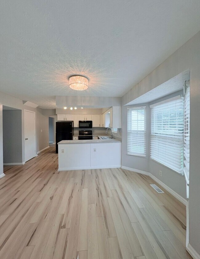 Building Photo - 4BR/2.5BA  | Newly Flooring | Garage | Gated back yard