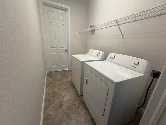 Building Photo - 356 Hermosa Ave