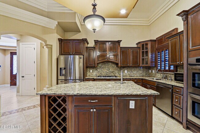 Building Photo - 724 Scott Ln