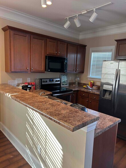 Building Photo - 400 Armour St