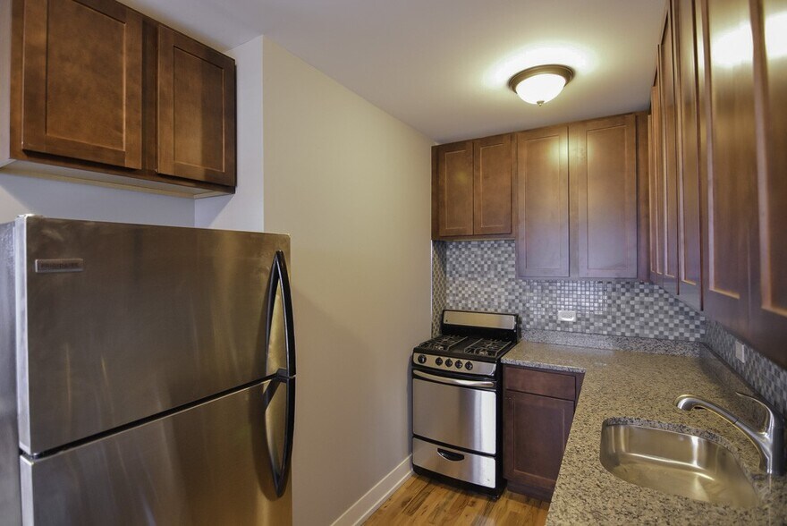 Building Photo - 555 W Arlington