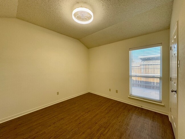 Building Photo - Duplex