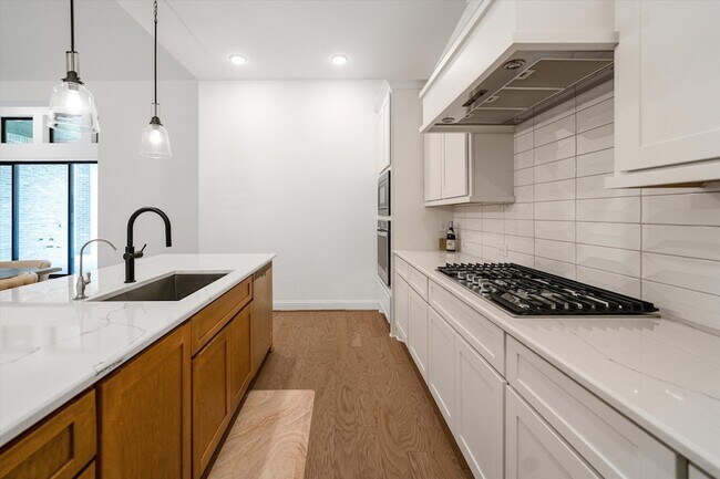Building Photo - 20710 Via Giulia Ct