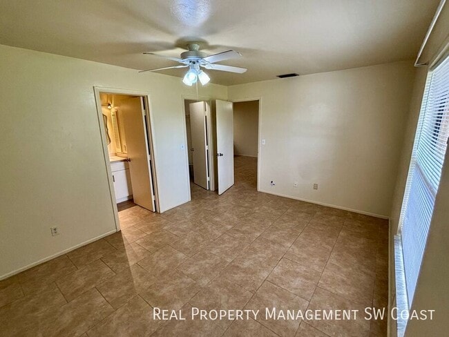 Building Photo - 4407 SW 7th Pl