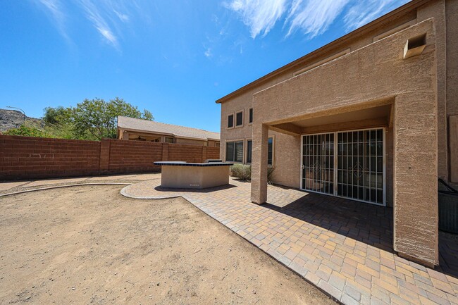 Building Photo - Welcome to this spacious 4 bedroom, 2.5 ba...