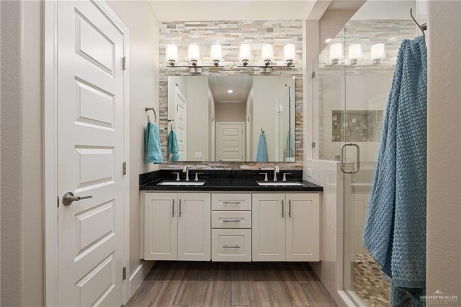 Building Photo - 16 Manchester Dr