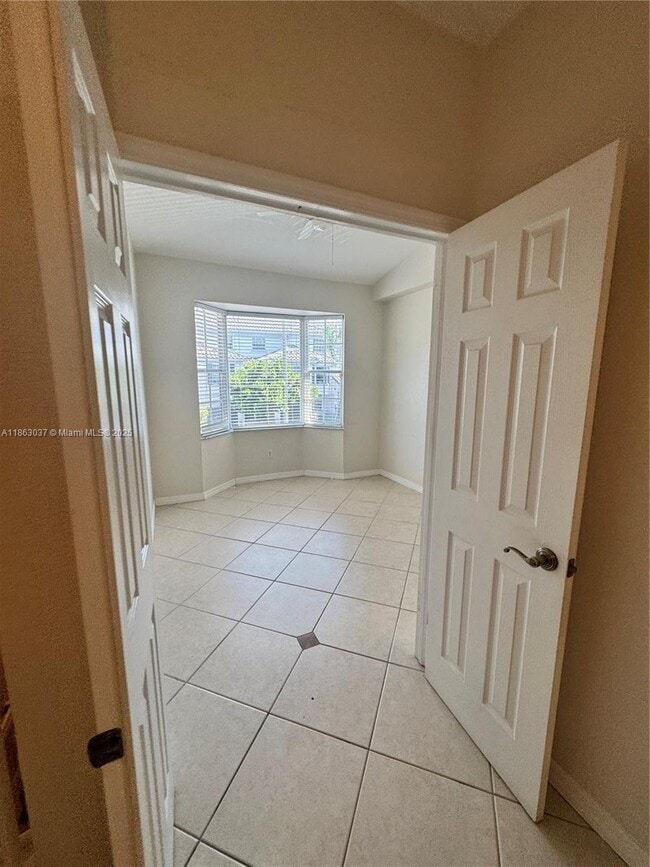 Building Photo - 775 SW 148th Ave