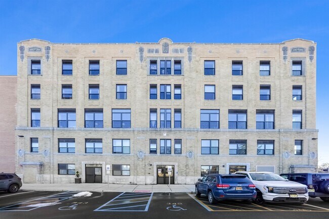 Building Photo - 520 Belleville Ave