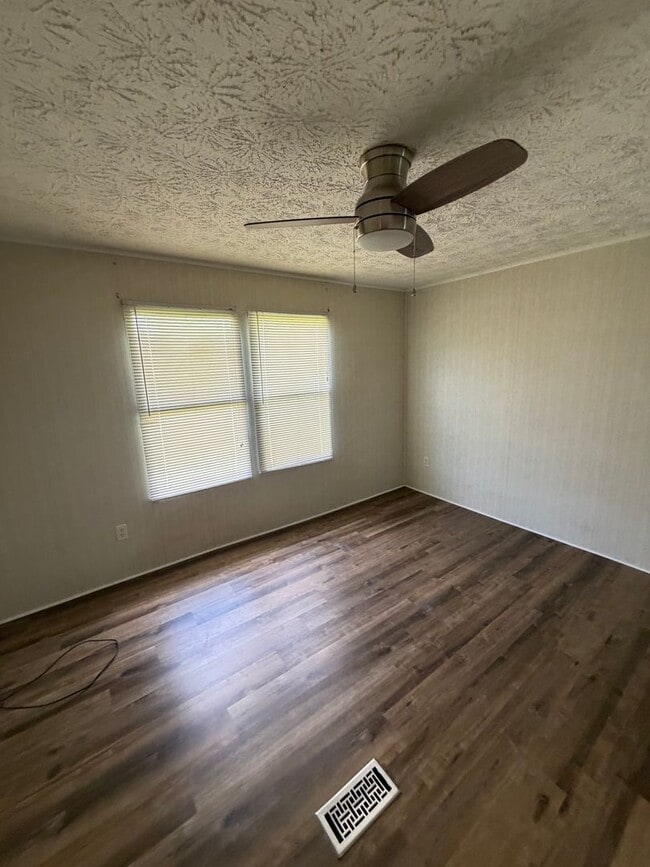 Building Photo - 46 Oak Bend Dr