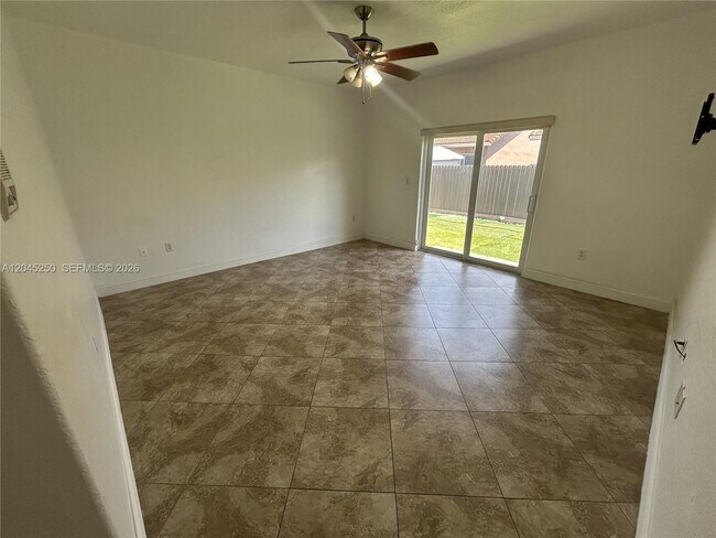 Building Photo - 8842 NW 142nd Ln