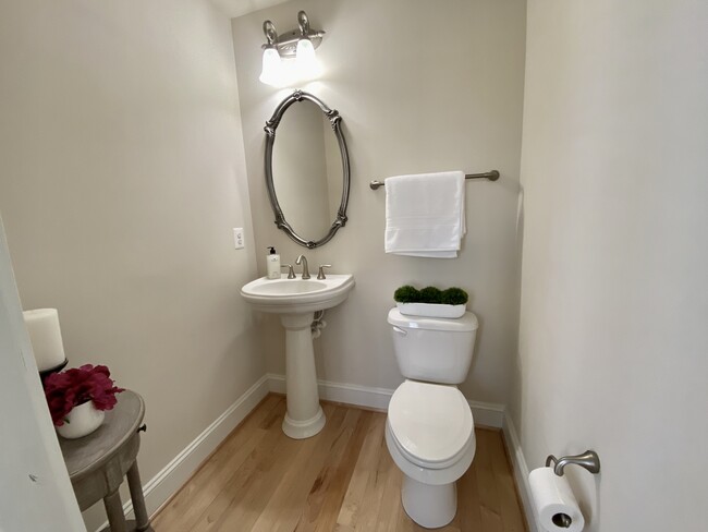 Powder Room - 20709 Duxbury Ter