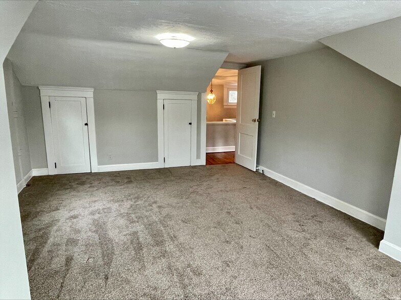 Building Photo - 2345 Grandview Ave