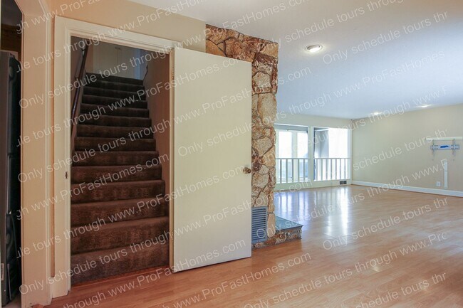 Building Photo - 7840 SW West Slope Dr