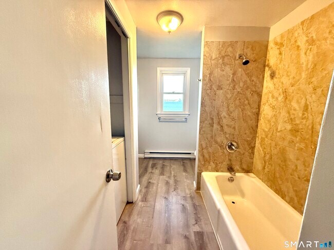 Building Photo - 3 Bayview Pl