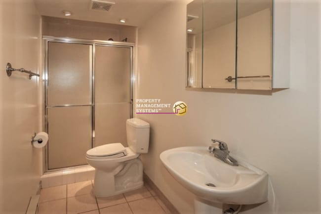 Building Photo - Spacious 4 Bedroom Murray Home
