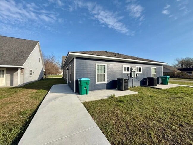 Building Photo - Home for Lease