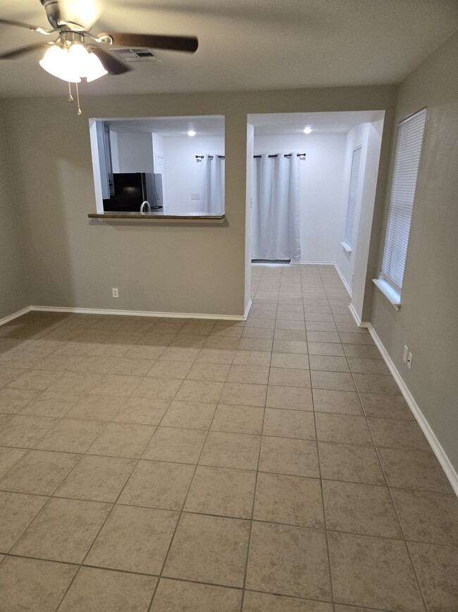 Building Photo - 210 Calixto Ct