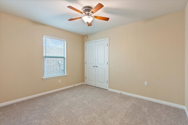 Building Photo - 510 Holiday Creek Ln