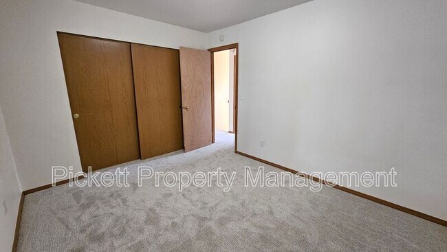 Building Photo - 12220 Ravena Pl NW