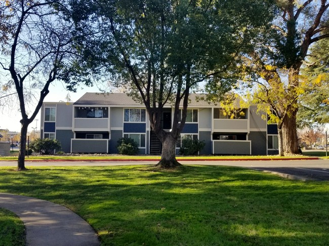 Primary Photo - Glenbrook Apartments