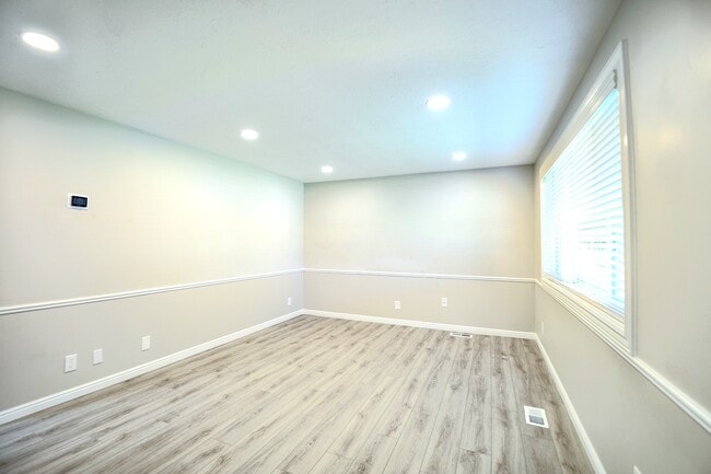 Building Photo - 1428 N Porter Ave
